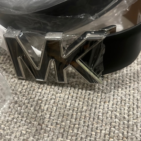 NEW MICHAEL KORS LEATHER black WITH MK TORTOISE SHELL SILVER BUCKLE size XL NWT - Picture 2 of 9